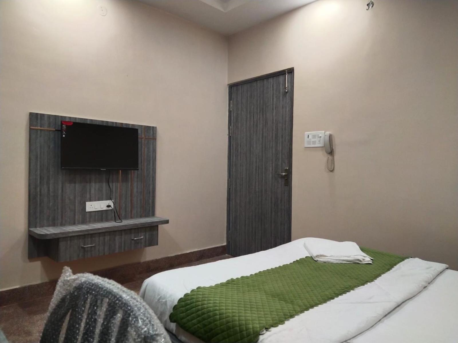 Hotel Utsav Palace Kanpur Exterior photo